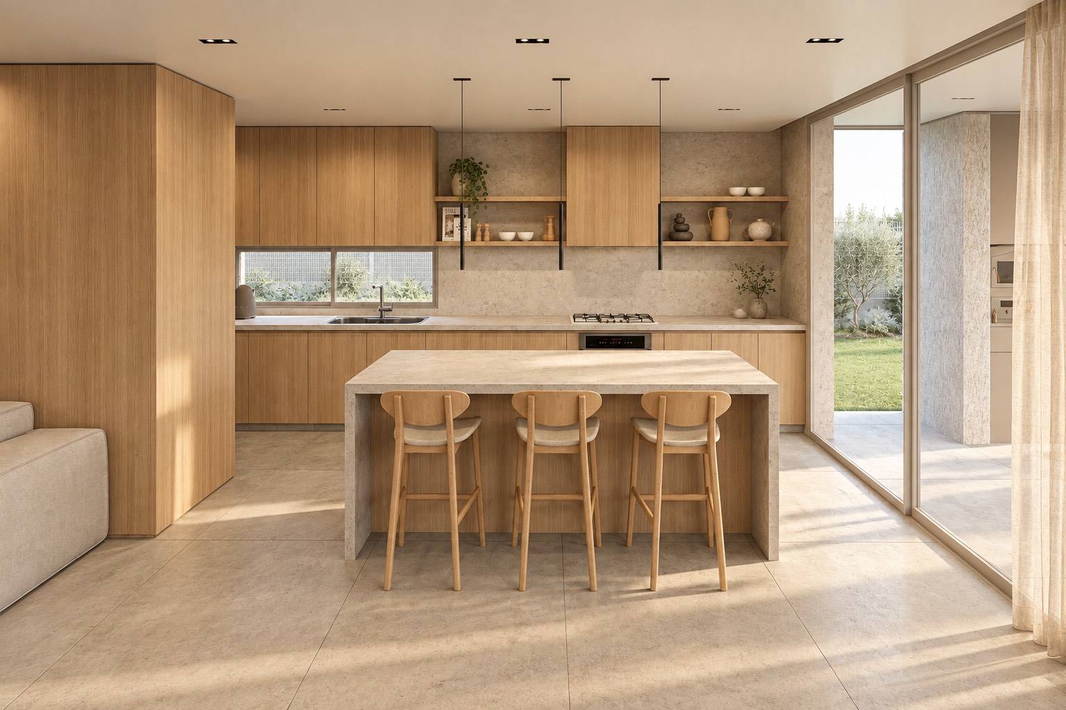 Cocina con isla de madera y tres banquetas, frentes de roble de piso a techo, ventana corrida sobre la mesada y salida vidriada al jardín.